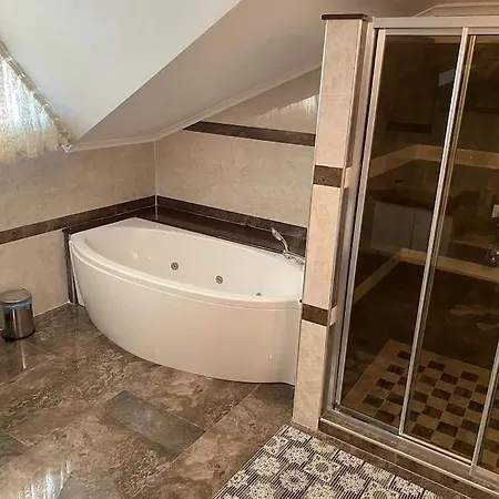 вилла Gelinrose в кемере 7+1 Villa